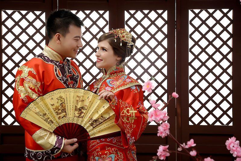 25 Stunning Photos of Western Women and Asian Men Who Got Married