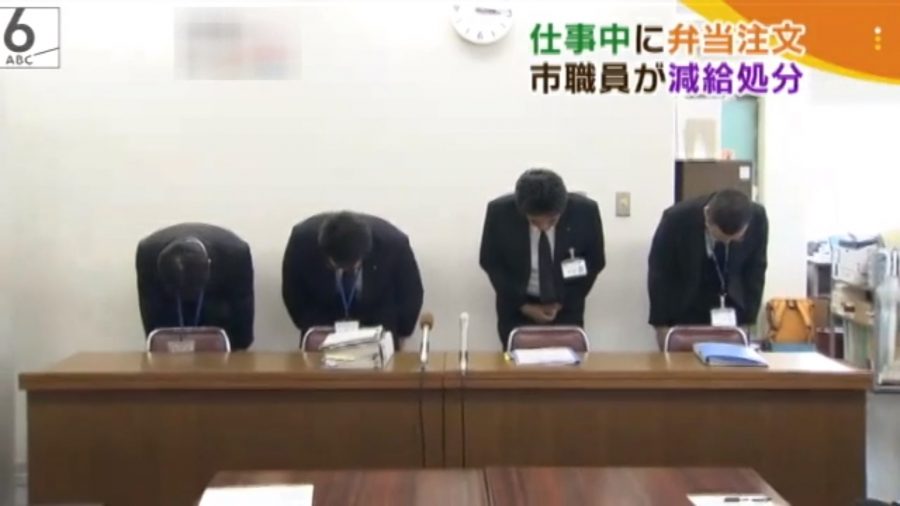 Japanese Company Apologizes on TV After Elderly Worker Leaves Desk For 3 Minutes to Buy Food