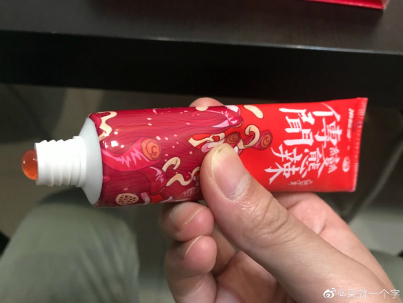 A set of hot pot-flavored toothpaste is now for sale for a limited time in China.
