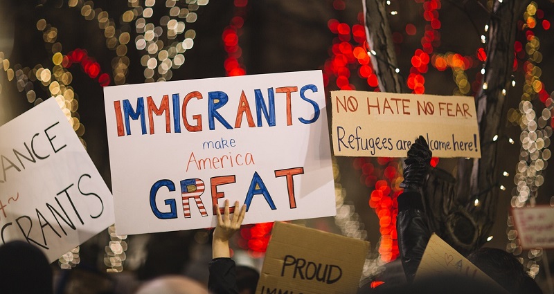 What to Do When ICE Agents Knock at Your Door, According the ACLU