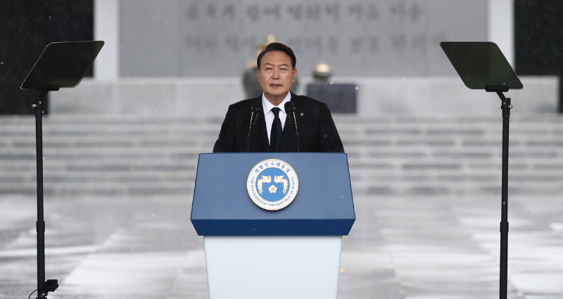 ‘Sounds cooler in English’: South Korean president’s unnecessary mixing of languages annoys citizens