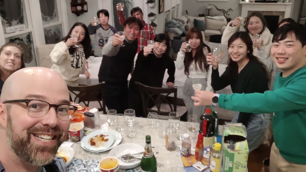 New York couple invites group of stranded South Korean tourists to their home during Christmas weekend
