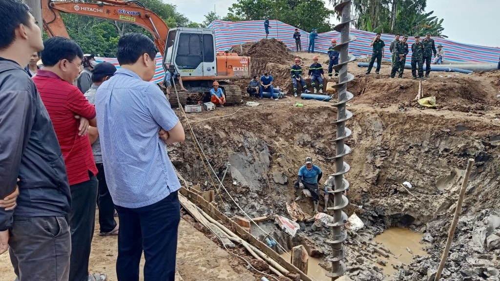 10-year-old boy trapped in pit in Vietnam no longer responding to rescuers