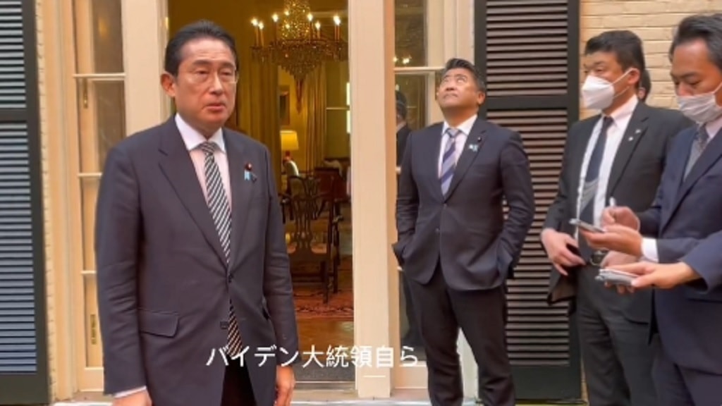 japan pm aide hands pockets