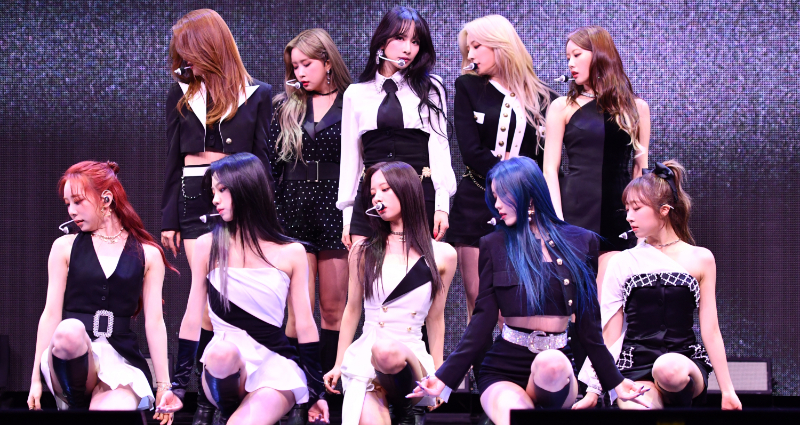 8 out of 13 members of girl group WJSN renew their contracts with Starship Entertainment