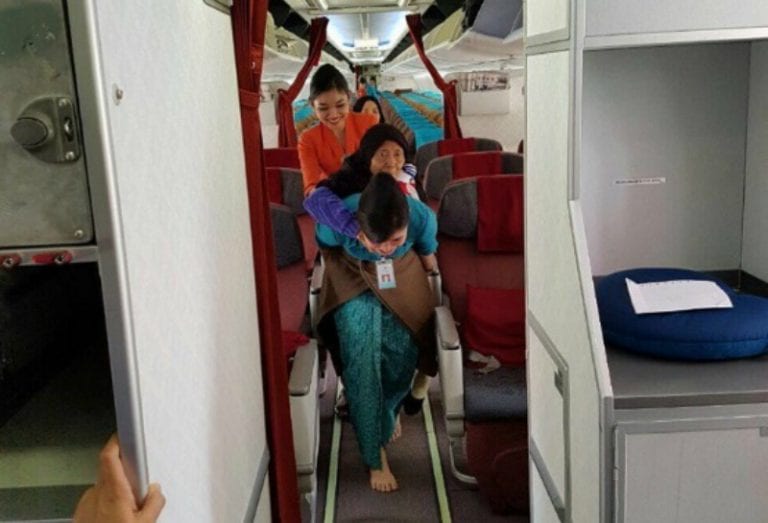 Indonesian Stewardess Awarded For Carrying Elderly Passenger on Her Back Barefoot