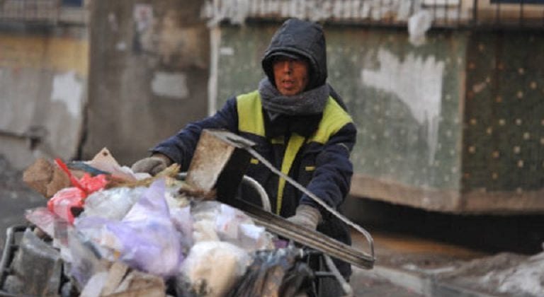 Chinese Street Cleaner Donates Most of His Earnings to Send Poor Kids to School