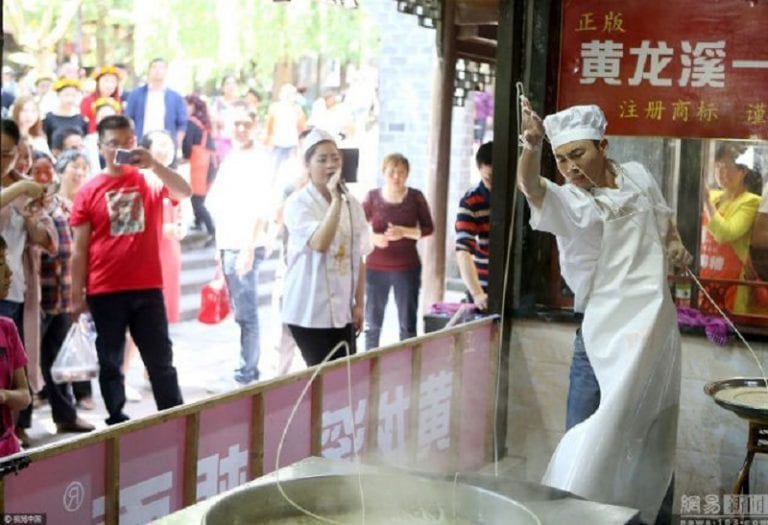 After Becoming a Viral Superstar, Chinese Noodle Master Returns to Humble Beginnings