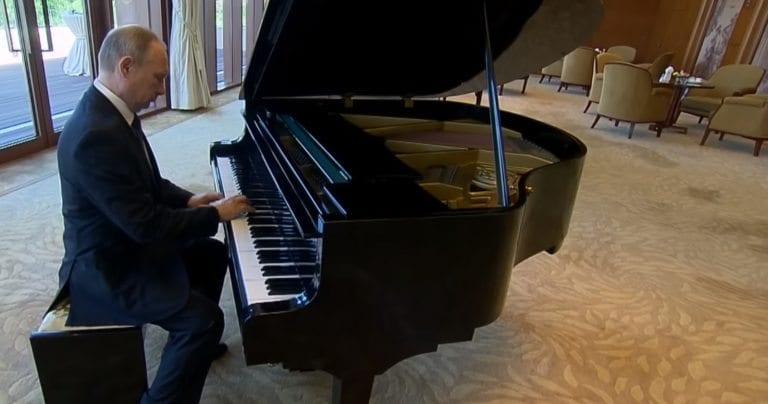 Vladimir Putin Slays on the Piano While Waiting to Meet the Chinese President
