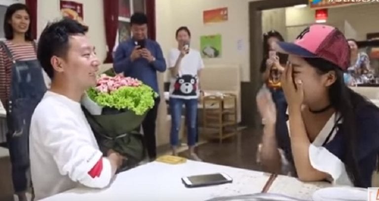 Chinese Man Proposes to His Beloved Girlfriend With a Bouquet of Beef, Totally Nails It
