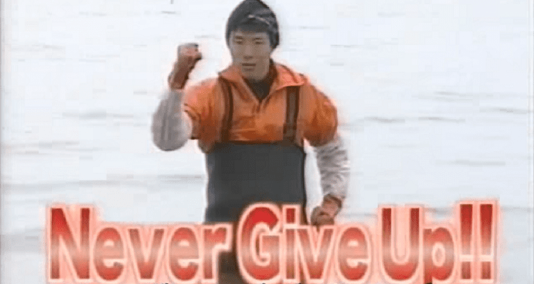 Retired Japanese Tennis Star Harvests Clams in Freezing Water, Reminds You to Never Give Up