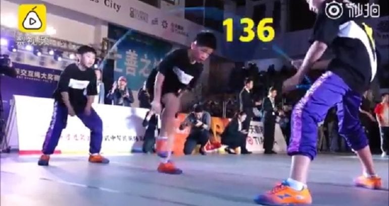 Chinese Teen Who is an Absolute Beast at Jump Rope Sets New Double Dutch World Record