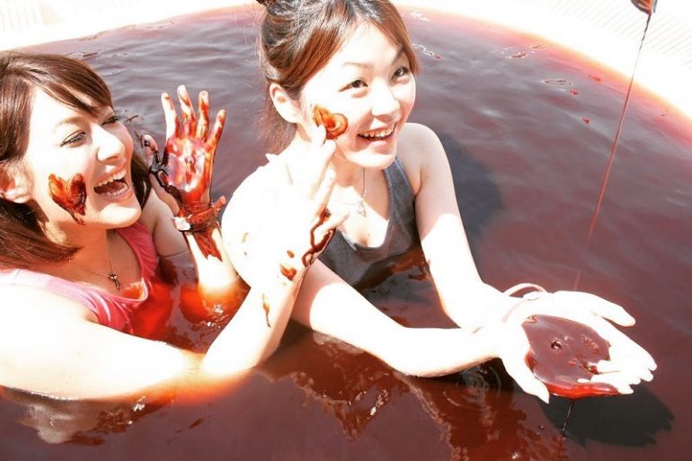 Japanese Resort Opens Chocolate Hot Spring for Valentine’s 2019