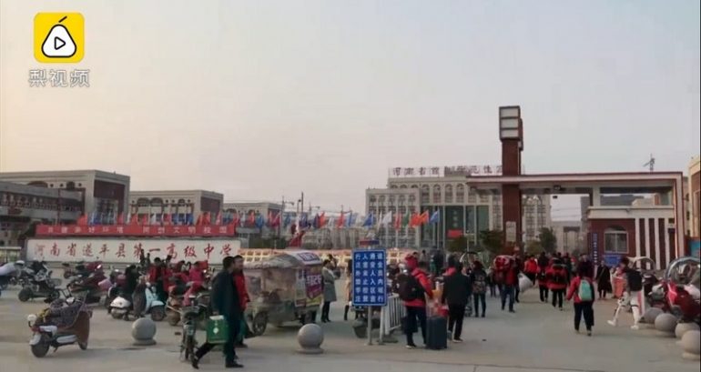 Chinese High School Separates Boys and Girls at Lunch to Cut Down on Romances