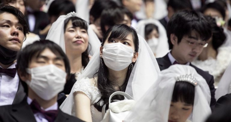 6,000 South Korean Couples Hold Mass Wedding Despite Coronavirus Fears