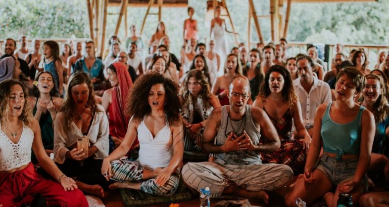 Bali Yoga Retreat Criticized for Cramming Over 100 Tourists in Room Together
