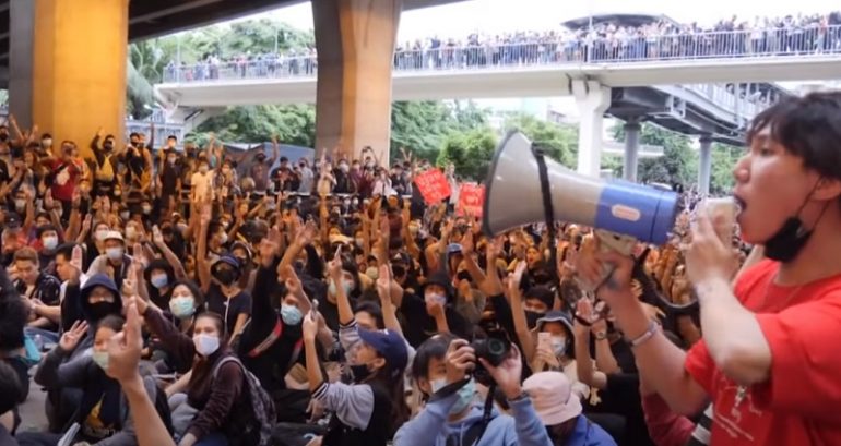 Students Protesting in Thailand Defy Government Warnings for 6th Day