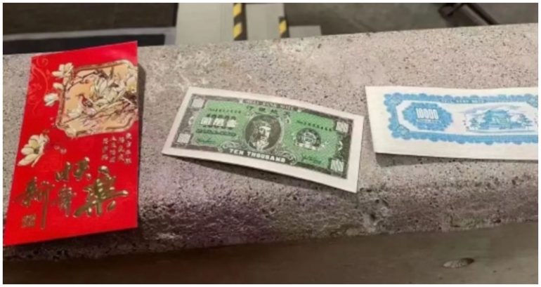 University of Toronto hands out ‘hell bank notes’ meant for deceased to students on Lunar New Year