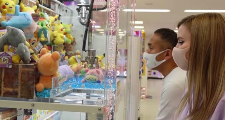 Japanese crane gamers will soon be able to grab prizes in real claw machines through Android apps