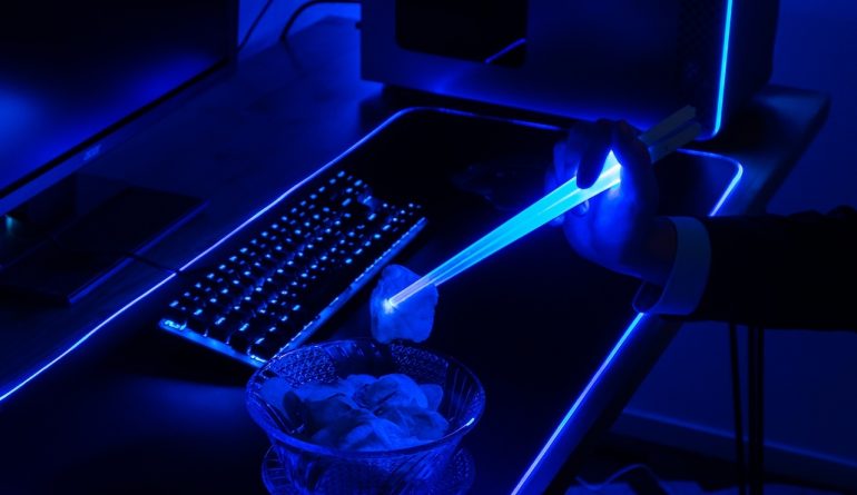 New light-up LED chopsticks designed for gamers makes snacking an OP experience