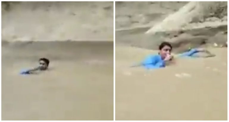 Pakistani journalist reporting on deadly floods while neck-deep in water goes viral