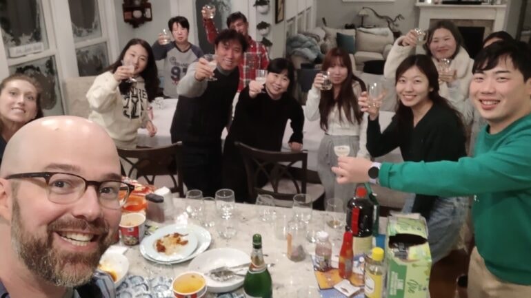 NY couple invites group of stranded S. Korean tourists into their home during Christmas weekend