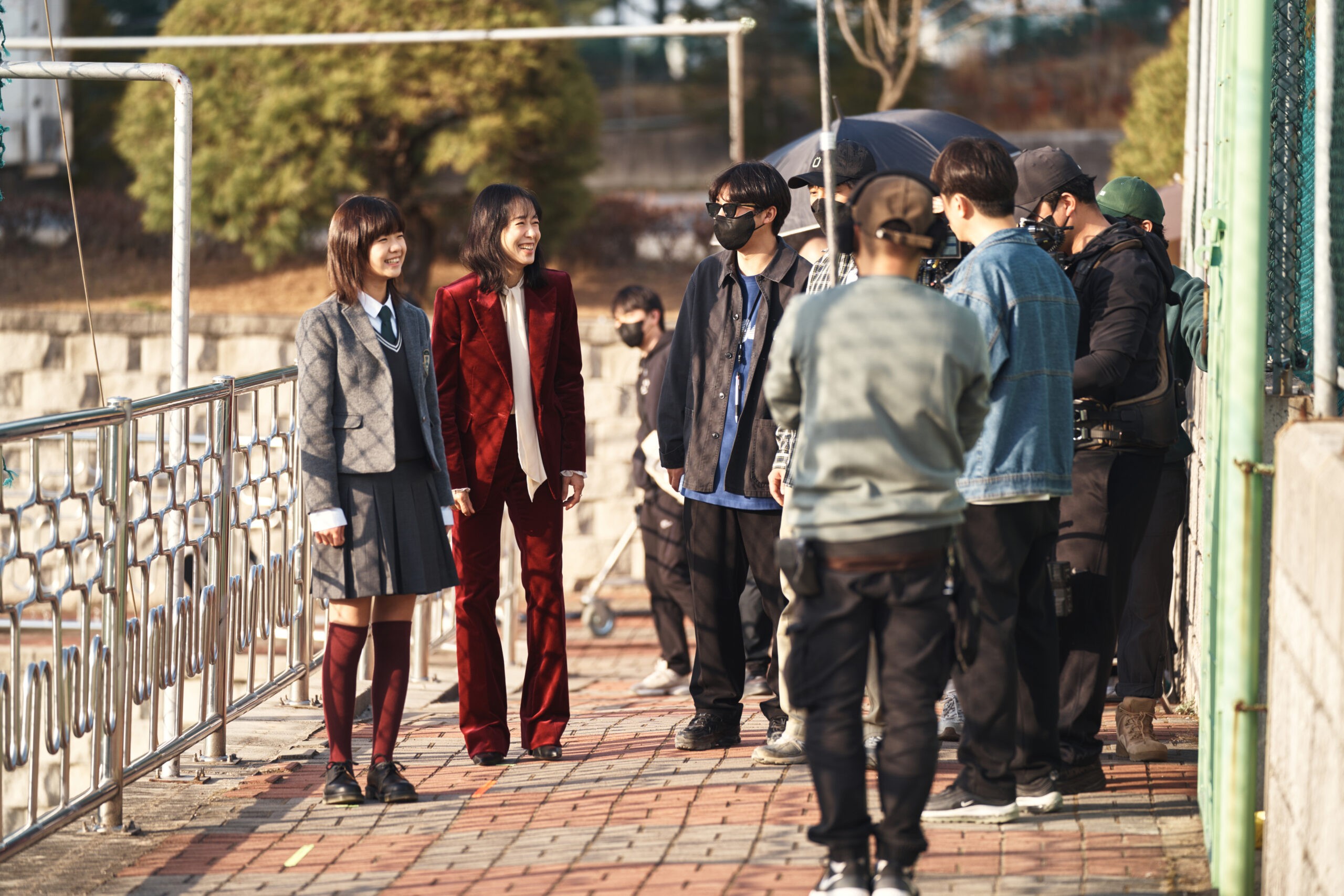 Jeon do yeon is an assassin struggling to raise her teen daughter in