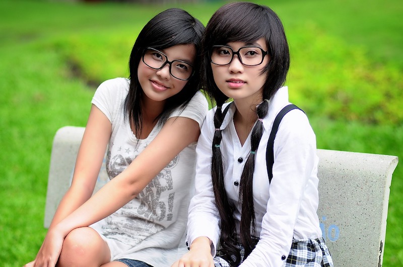 Asian Student Pretty Girl Girl Glasses Friends