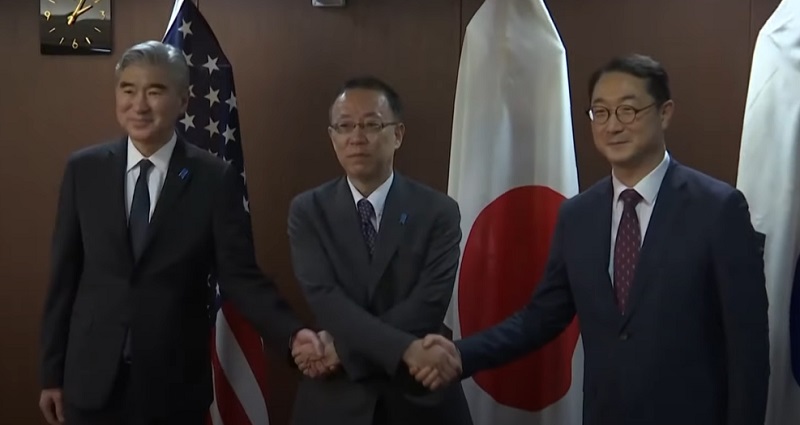 Japan US south korea trilateral meet